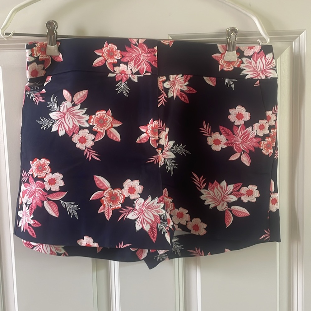 Loft Navy Floral Riviera Shorts- NEW